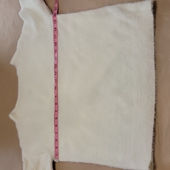 Banana Republic Size XS Ivory Long Sleeve Short (not Crop) Super Soft Sweater - Picture 6 of 11